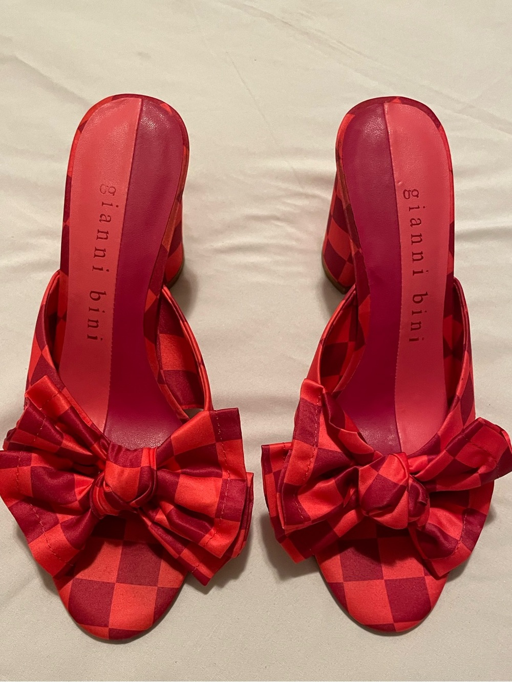 Gianni Bini pink Checkered Bow Block Heel. - Picture 5 of 5